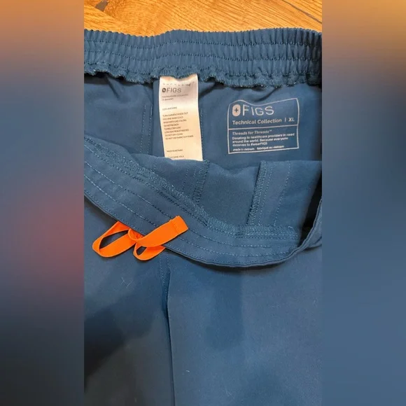 FIGS Technical Collection Yola Scrubs - Picture 2 of 5